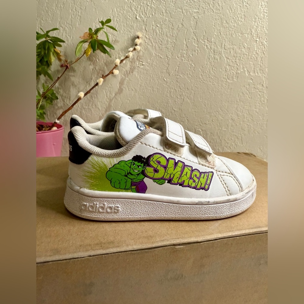 Limited Edition Marvel Series Adidas Shoes for toddler - Picture 3 of 5